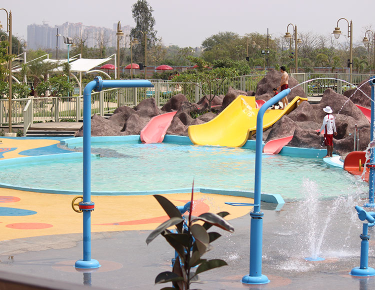 Big Splash open body water slide at Worlds of Wonder Noida