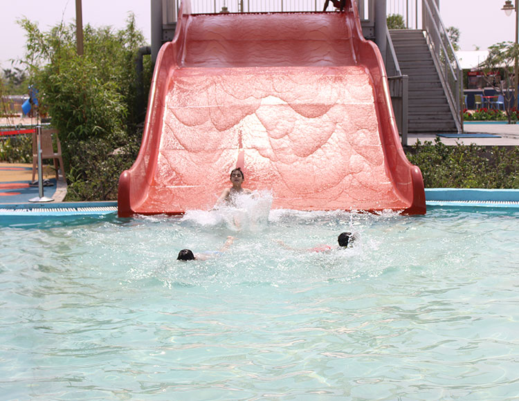Underwater World shower and kids slide system at Worlds of Wonder Noida